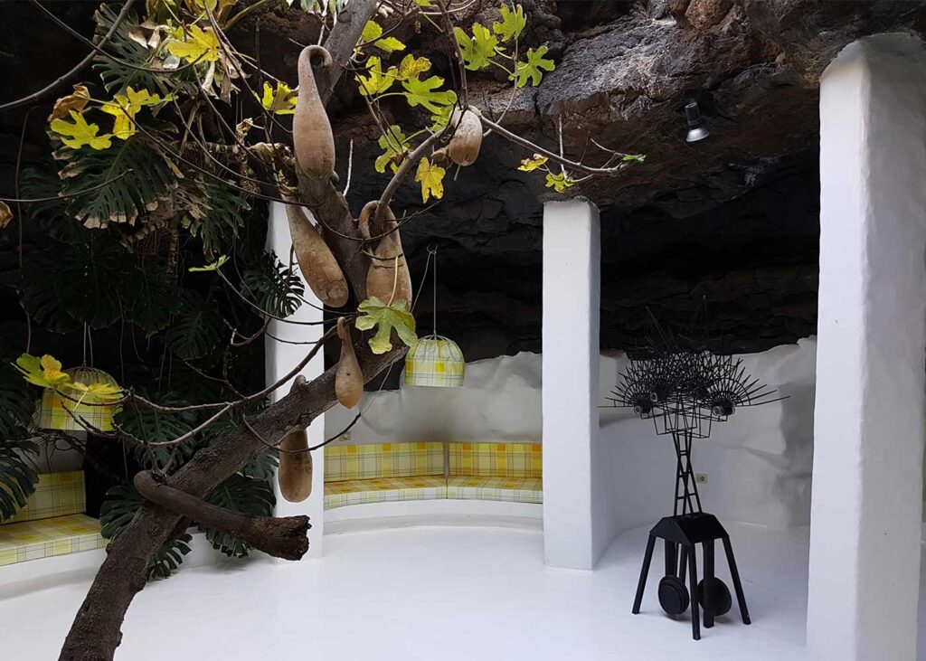 Haus von Manrique in Tahíche: Naturzimmer in der Lavablase